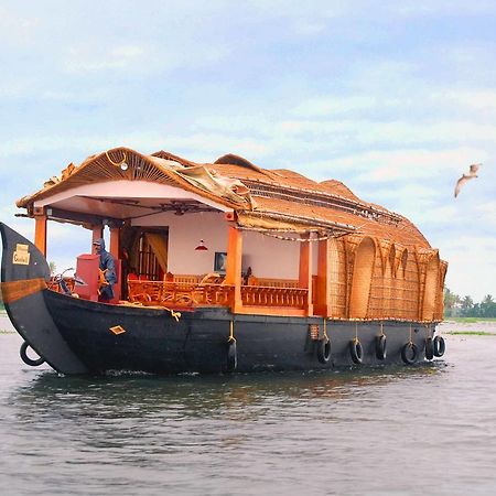 Lake Palace Trivandrum Vettutura Exteriör bild