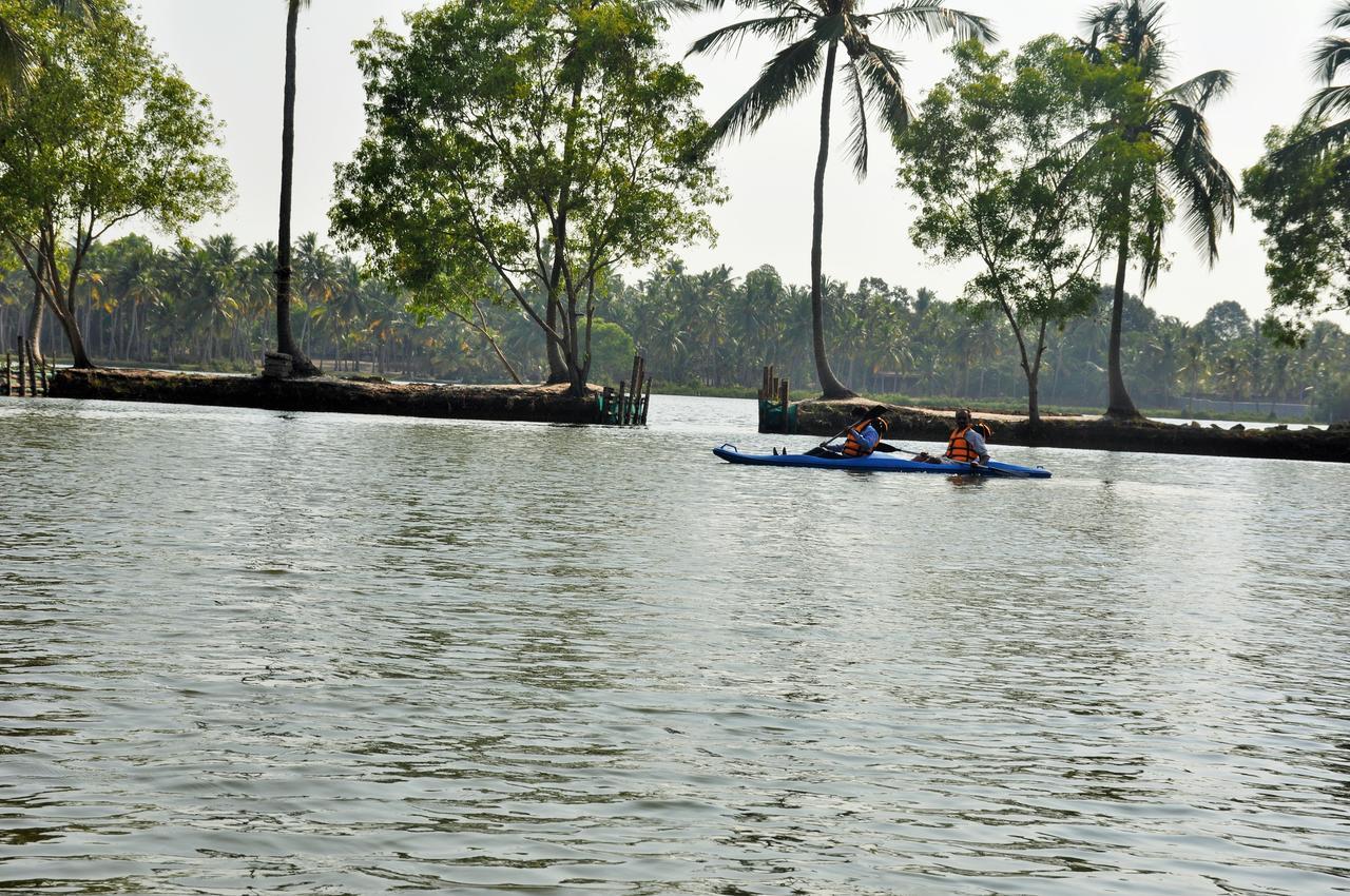 Lake Palace Trivandrum Vettutura Exteriör bild