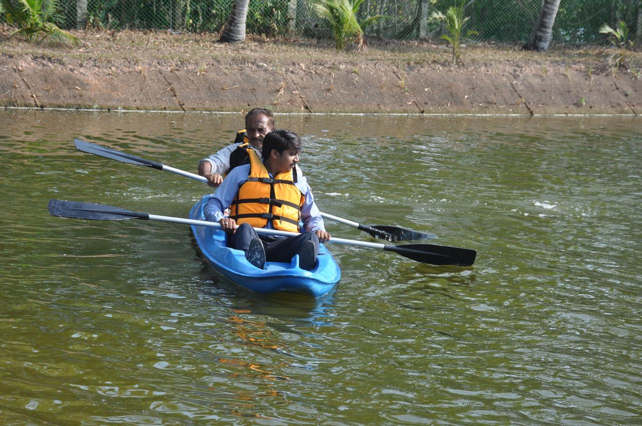 Lake Palace Trivandrum Vettutura Exteriör bild