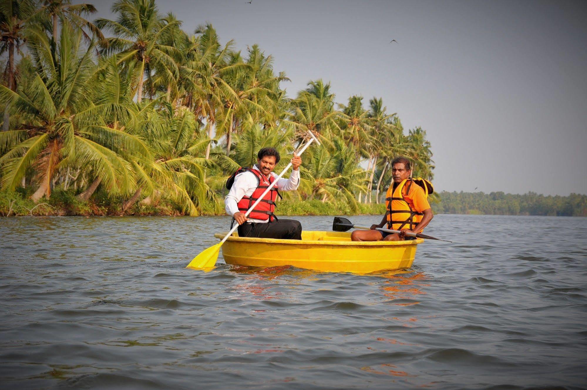 Lake Palace Trivandrum Vettutura Exteriör bild