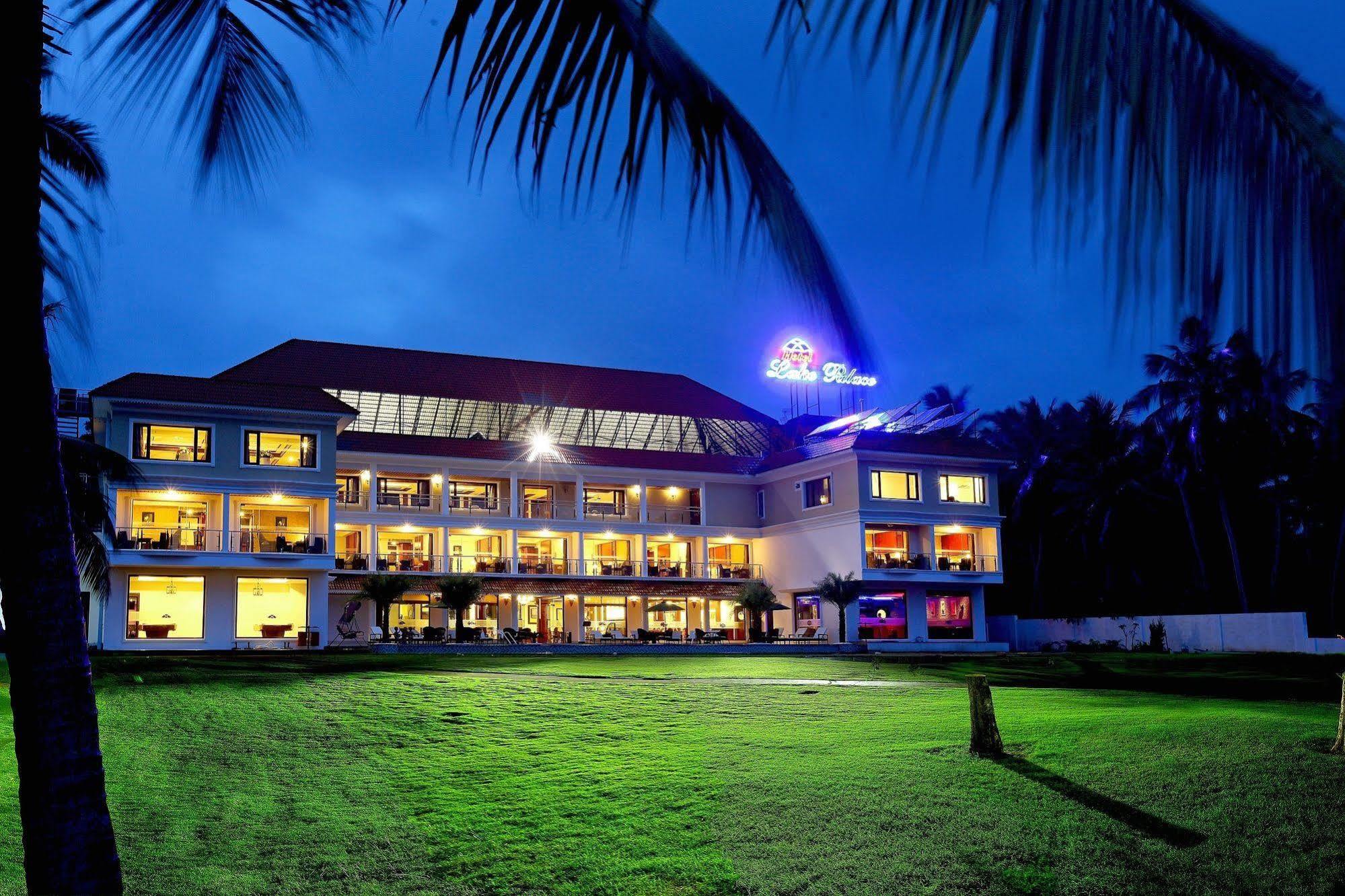 Lake Palace Trivandrum Vettutura Exteriör bild